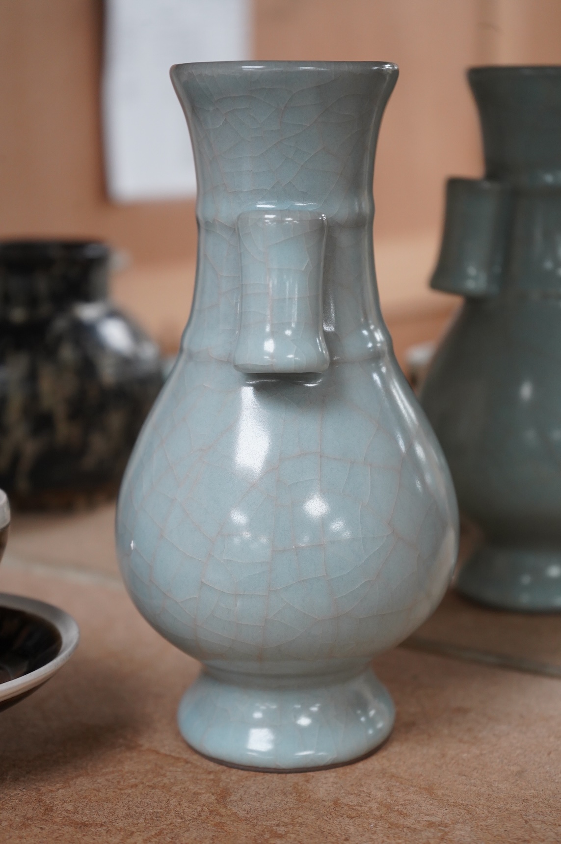 A Chinese crackle glaze arrow vase and a black and russet glazed tea bowl on stand, largest 22cm high